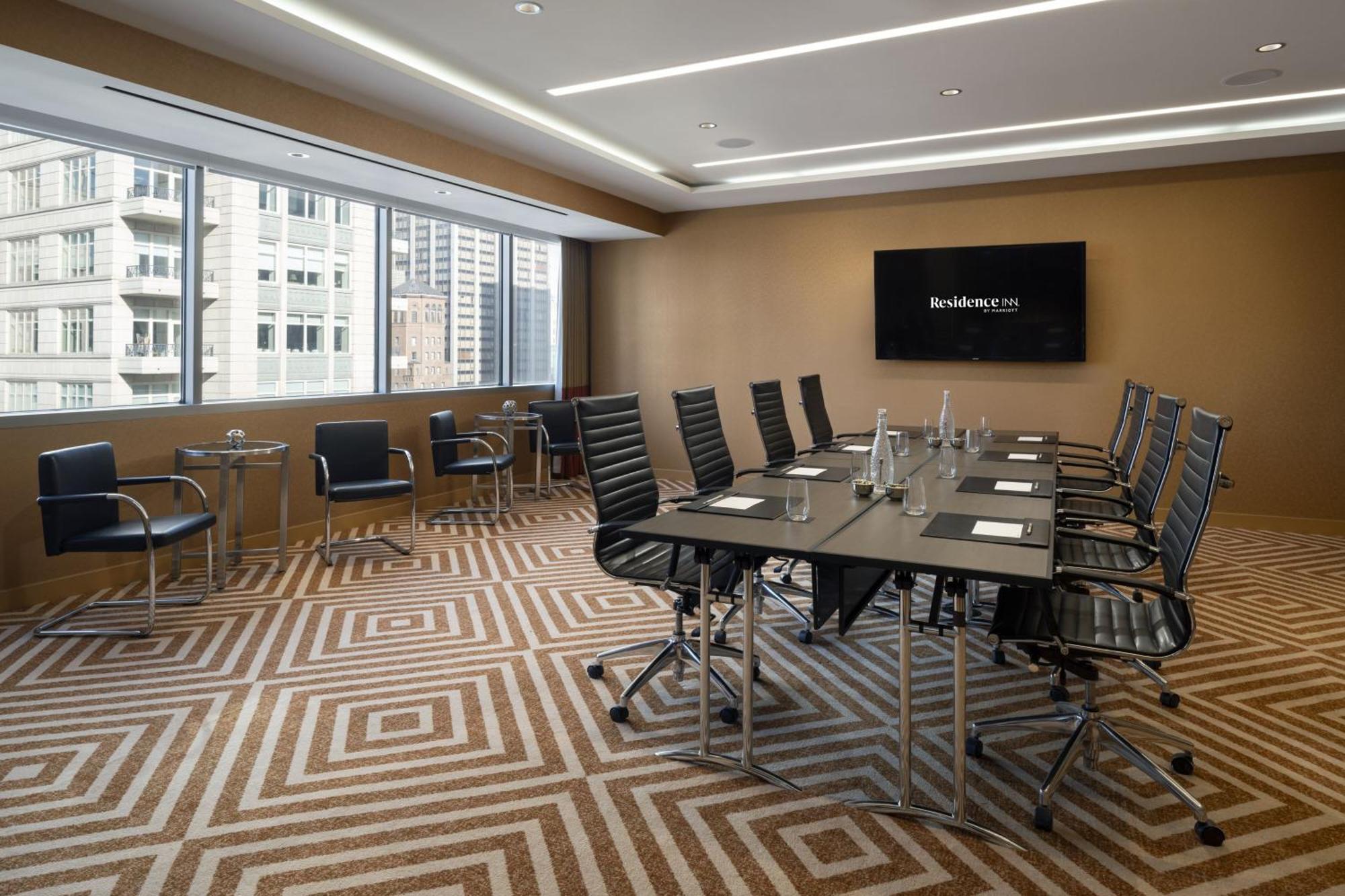 Residence Inn By Marriott Chicago Downtown Magnificent Mile Bagian luar foto