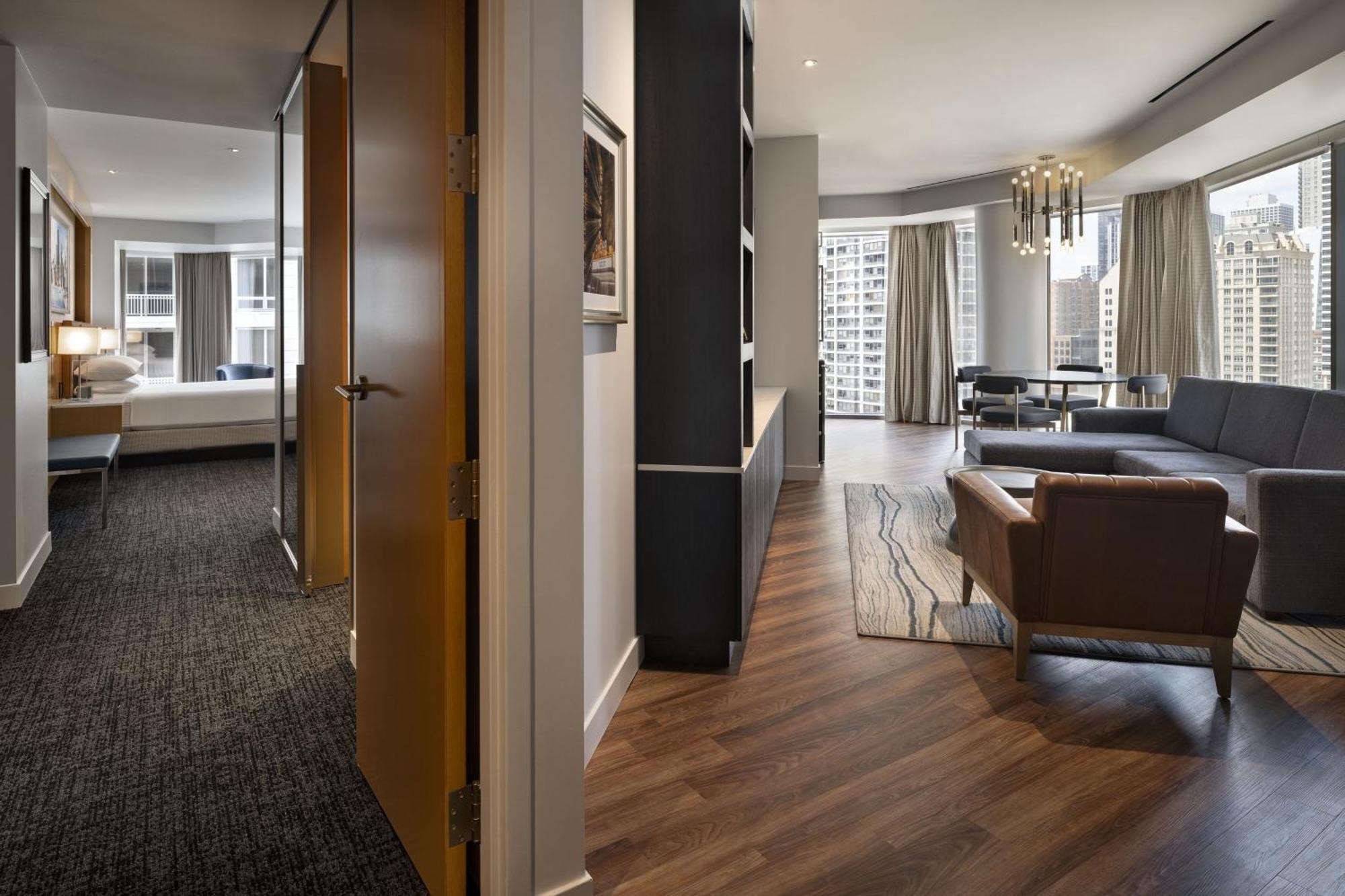 Residence Inn By Marriott Chicago Downtown Magnificent Mile Bagian luar foto